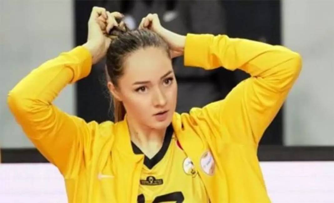 Galatasaray'da oynadı Fenerbahçe'de de Beşiktaş'ta da: Cansu Çetin imzayı attı 6